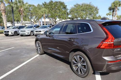 2022 Volvo XC60 B5 Momentum