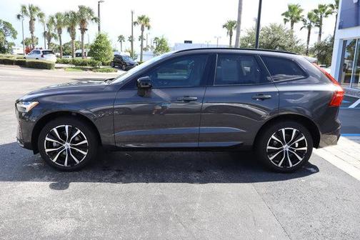 2023 Volvo XC60 B5 Ultimate Dark Theme
