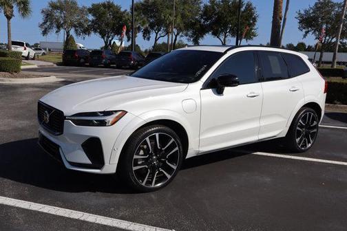 2024 Volvo XC60 Recharge Plug-In Hybrid T8 Ultimate Dark Theme