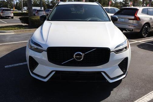 2024 Volvo XC60 Recharge Plug-In Hybrid T8 Ultimate Dark Theme
