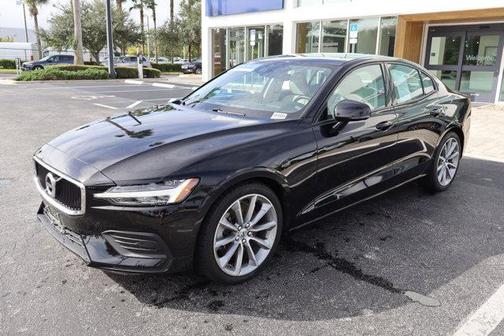 2020 Volvo S60 T6 Momentum