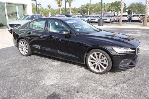 2020 Volvo S60 T6 Momentum