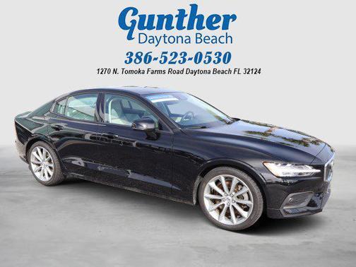 2020 Volvo S60 T6 Momentum