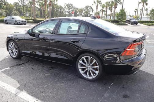 2020 Volvo S60 T6 Momentum