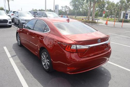 2018 Lexus ES 300h Base