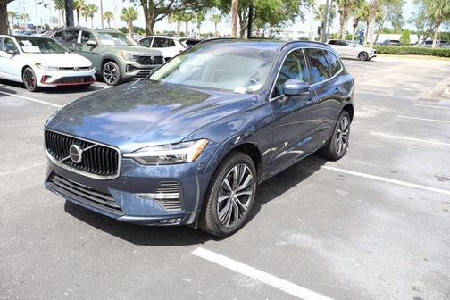Denim Blue Metallic 2022 Volvo XC60 B5 Momentum
