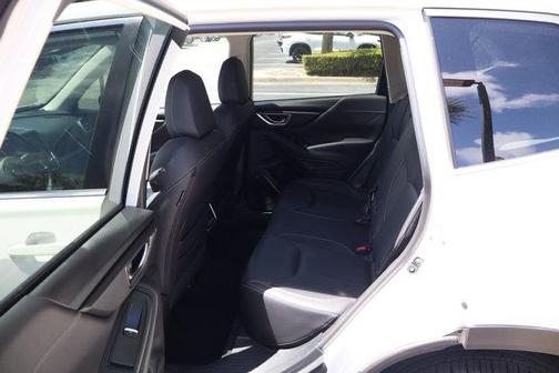 Crystal White Pearl 2020 Subaru Forester Limited