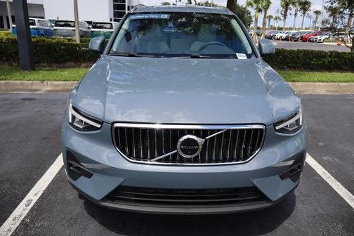 2023 Volvo XC40 B5 Plus Bright Theme