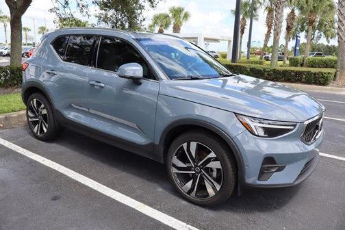 2023 Volvo XC40 B5 Plus Bright Theme