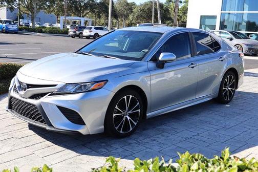 2020 Toyota Camry SE