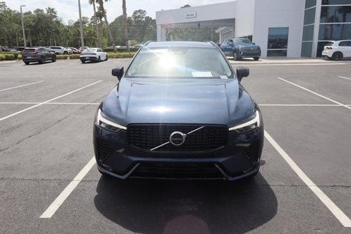2023 Volvo XC60 B5 Plus Dark Theme