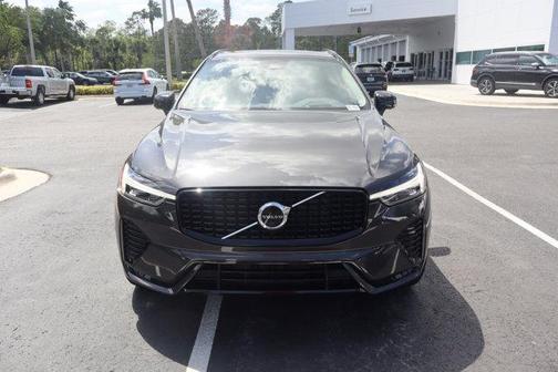 2023 Volvo XC60 B5 Ultimate Dark Theme