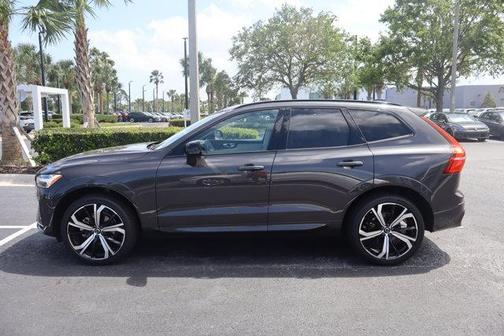 2023 Volvo XC60 B5 Ultimate Dark Theme