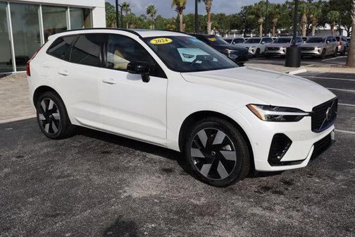 2024 Volvo XC60 Recharge Plug-In Hybrid T8 Ultimate Dark Theme
