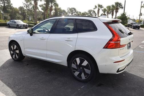 2024 Volvo XC60 Recharge Plug-In Hybrid T8 Ultimate Dark Theme
