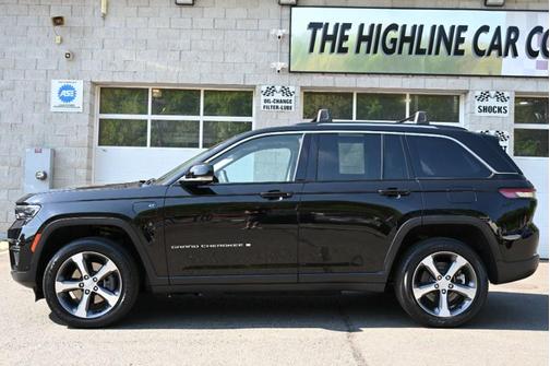 Diamond Black Crystal Pearlcoat 2023 Jeep Grand Cherokee 4xe Anniversary Edition