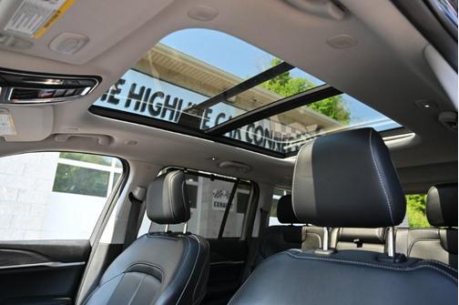 Diamond Black Crystal Pearlcoat 2023 Jeep Grand Cherokee 4xe Anniversary Edition