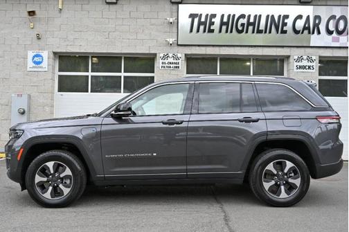 Baltic Gray Metallic Clearcoat 2023 Jeep Grand Cherokee 4xe Base