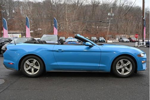 2022 Ford Mustang EcoBoost