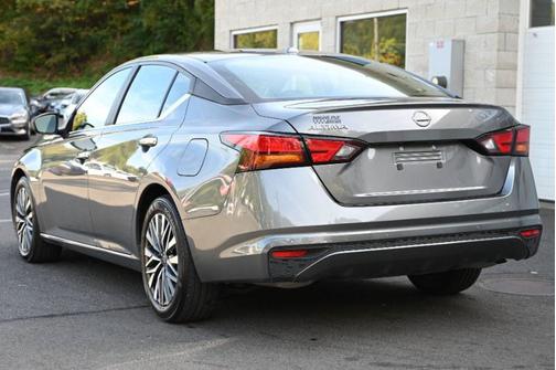 2025 Nissan Altima SV FWD