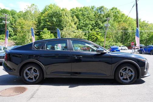 Aurora Black Pearl 2025 Kia K4 LXS