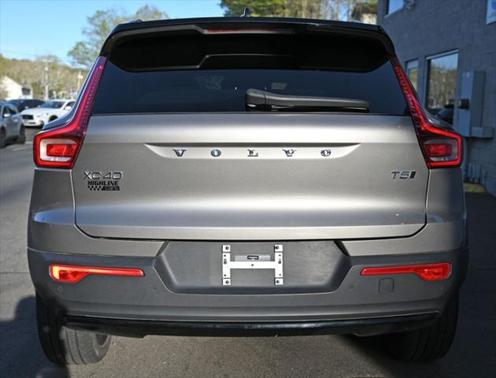 2022 Volvo XC40 T5 R-Design