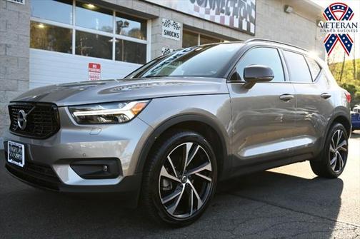 2022 Volvo XC40 T5 R-Design