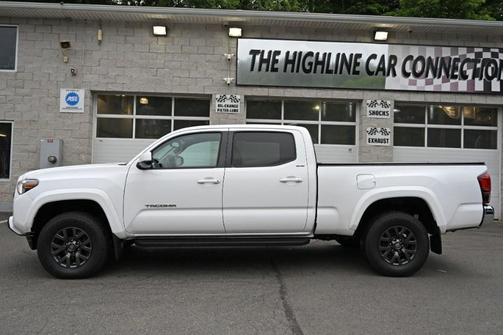 White 2022 Toyota Tacoma SR5