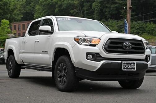 White 2022 Toyota Tacoma SR5