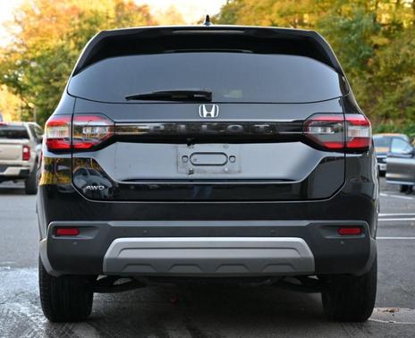 Crystal Black Pearl 2024 Honda Pilot EX-L 7 Passenger