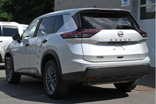 Brilliant Silver Metallic 2024 Nissan Rogue S