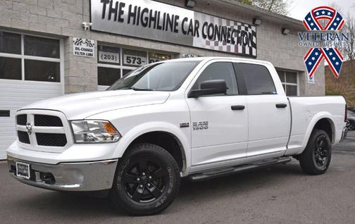 Photo 1 of 33 of 2018 RAM 1500 SLT