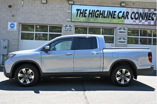 Modern Steel Metallic 2018 Honda Ridgeline RTL