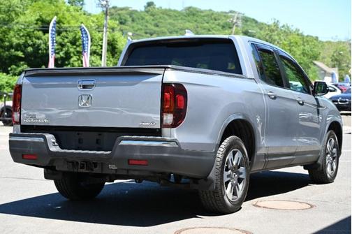 Modern Steel Metallic 2018 Honda Ridgeline RTL