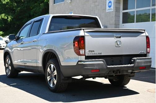 Modern Steel Metallic 2018 Honda Ridgeline RTL