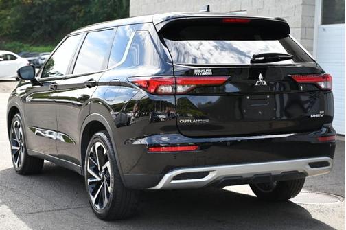 2023 Mitsubishi Outlander PHEV SE S-AWC