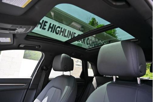 Arkona White 2025 Audi Q3 Premium 45 TFSI S line quattro Tiptronic
