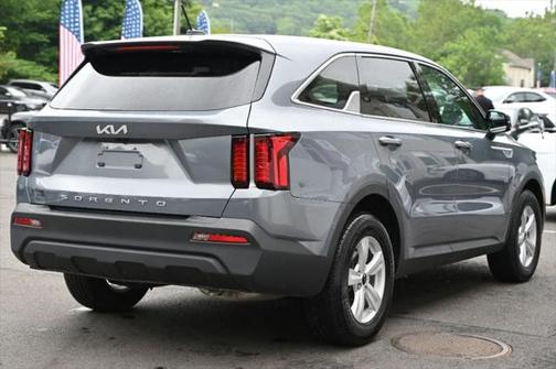 2022 Kia Sorento LX