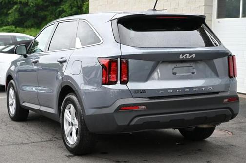 2022 Kia Sorento LX