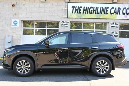 Mineral Black 2023 INFINITI QX60 Pure