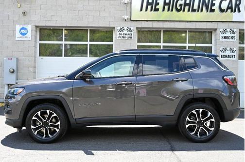 Granite Crystal Metallic Clearcoat 2023 Jeep Compass Limited