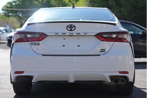 Ice Cap 2024 Toyota Camry SE