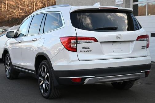 2022 Honda Pilot Touring 8-Passenger