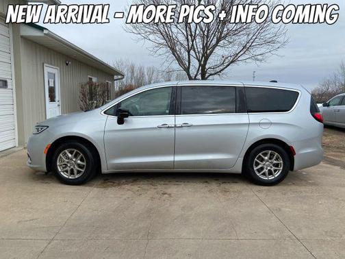 2024 Chrysler Pacifica Touring-L