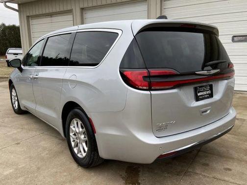 2024 Chrysler Pacifica Touring-L