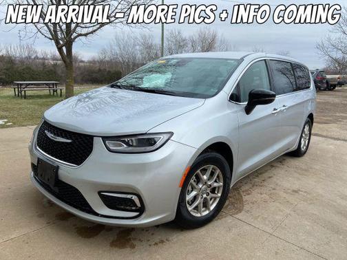 2024 Chrysler Pacifica Touring-L