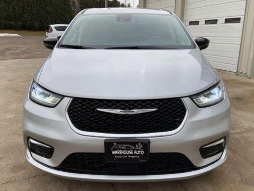 2024 Chrysler Pacifica Touring-L