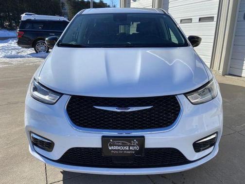 2024 Chrysler Pacifica Touring-L