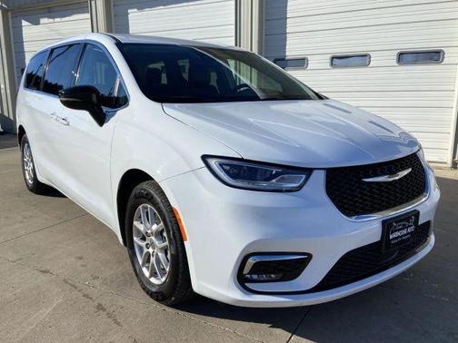 2024 Chrysler Pacifica Touring-L