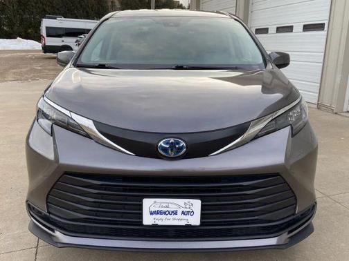 2024 Toyota Sienna LE